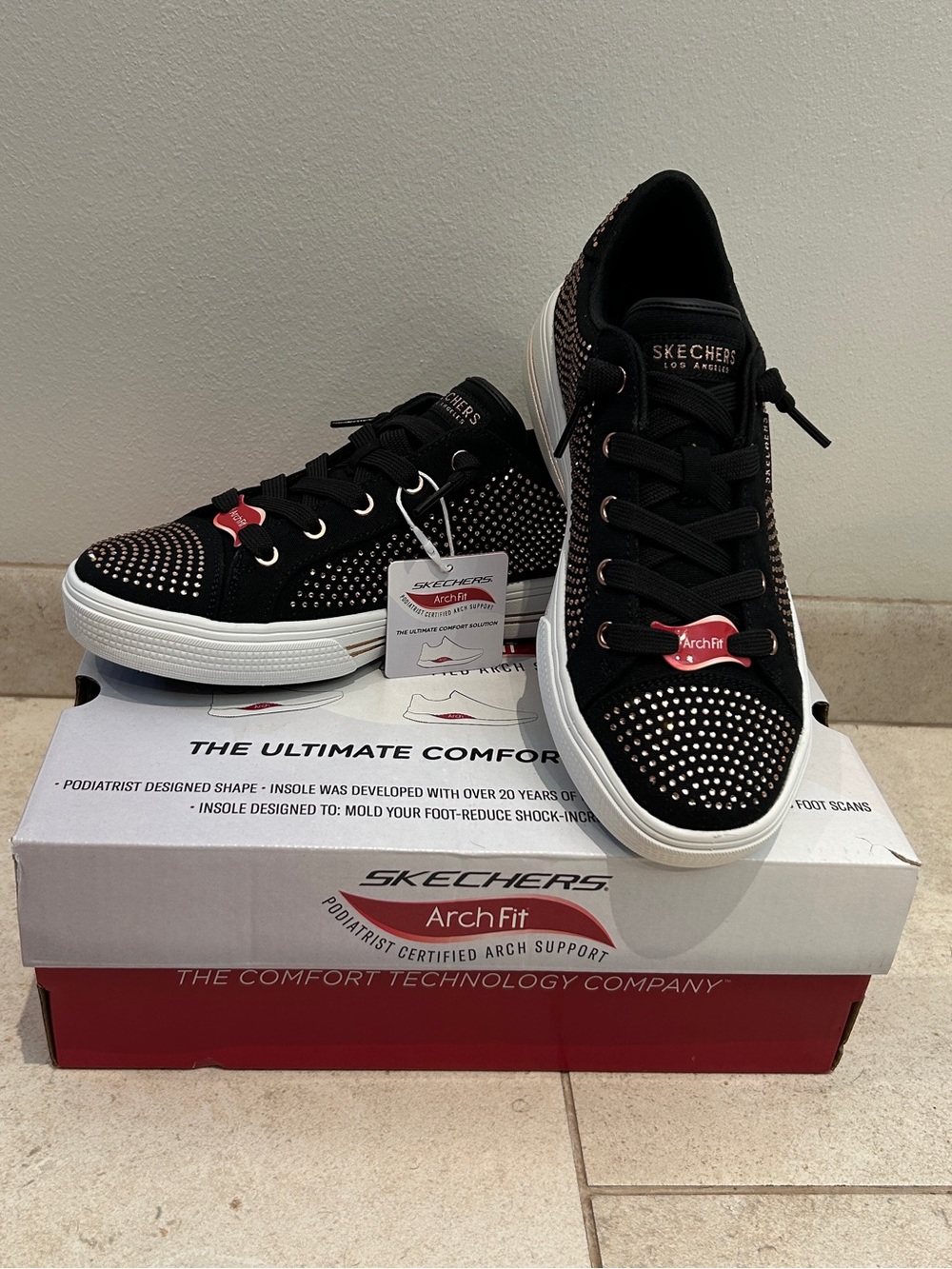 NWT Skechers Arch Fit Arcade Gem Steps Women’s Size 6.5